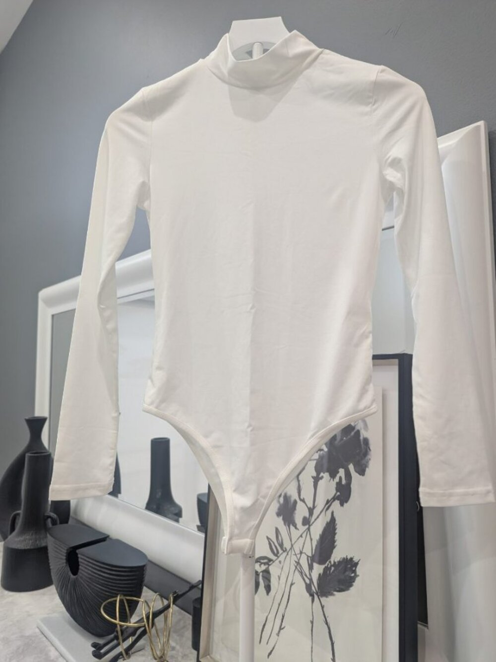 White Mock Neck Long Sleeve Bodysuit – Size S